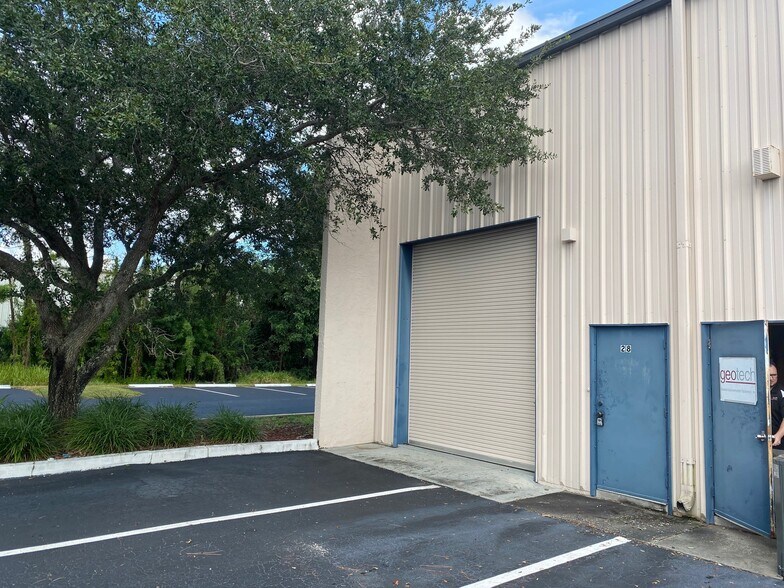 More Photos Of 12165 Metro Pky, Fort Myers Light Manufacturing For Lease