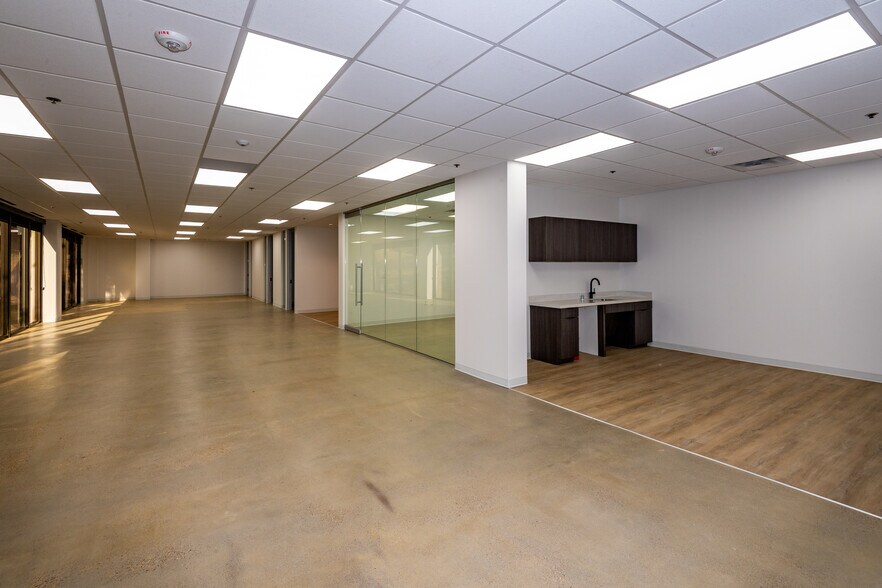 More Photos Of 104 Decker Ct, Irving Unknown For Lease