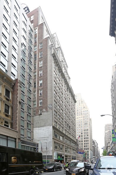 More Photos Of 70 W 36th St, New York Office For Lease