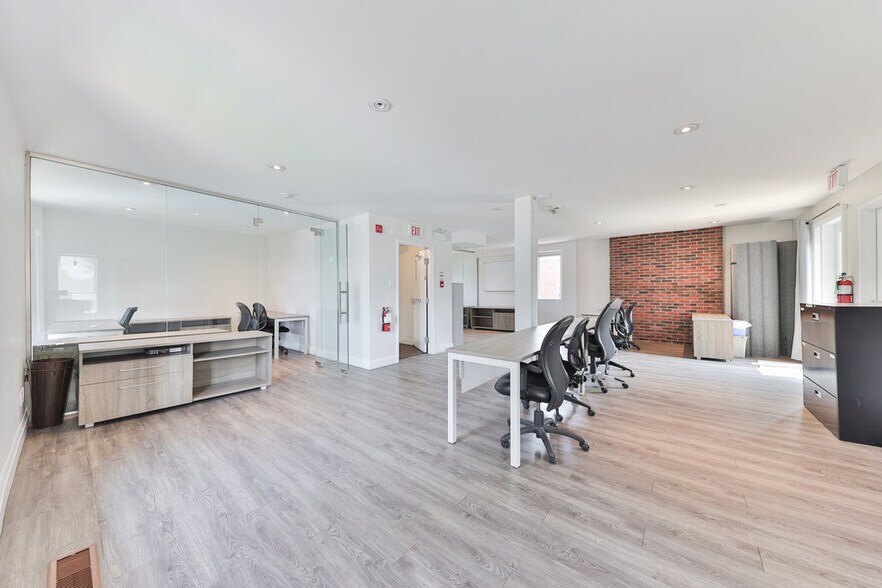 More Photos Of 15 Mississauga Rd S, Mississauga Office For Lease