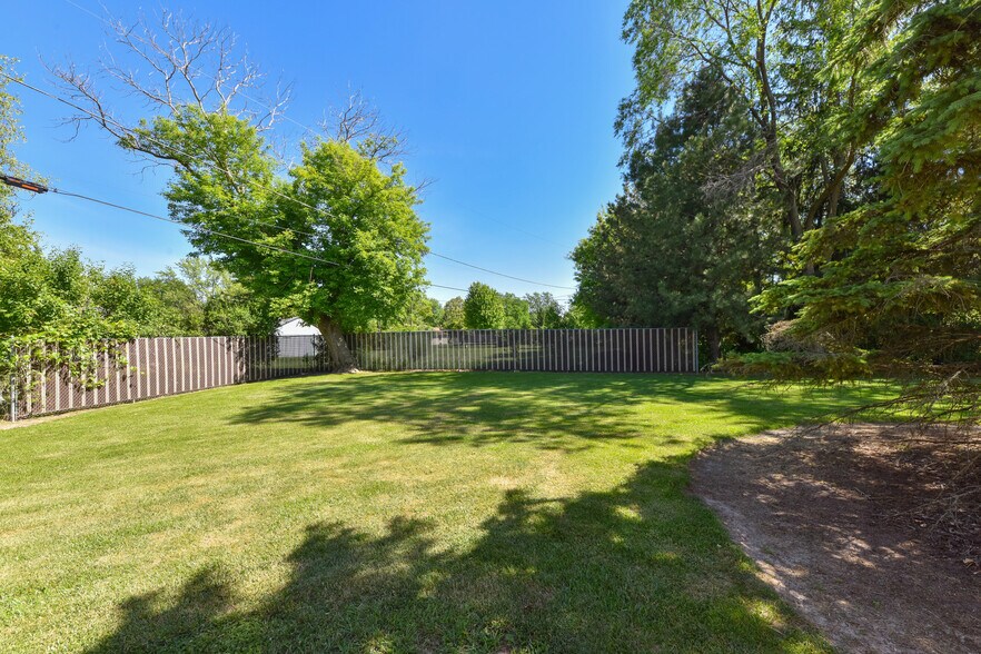 More Photos Of N96W20275 County Line Rd, Menomonee Falls Multifamily For Sale