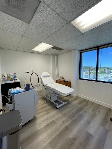 More Photos Of 4419 Van Nuys Blvd, Sherman Oaks Office For Sale