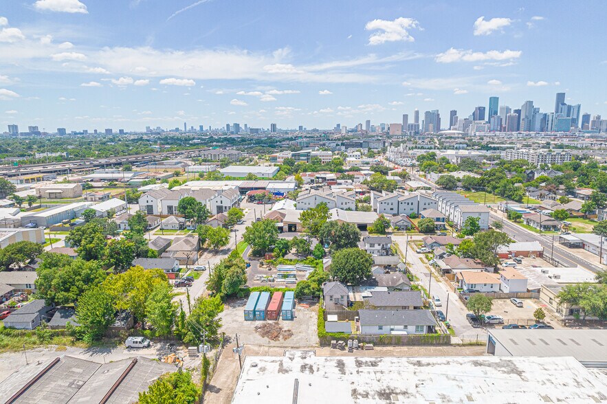 More Photos Of 1714 Hussion St, Houston Industrial For Sale