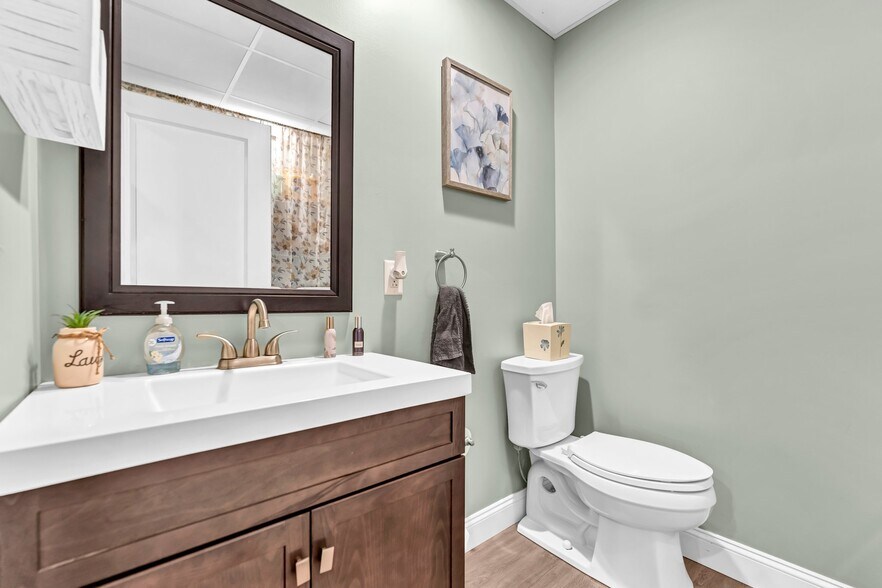 More Photos Of 6576 E Quaker St, Orchard Park Freestanding For Sale