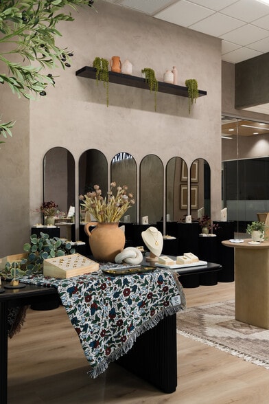 More Photos Of 4505 E Broadway Rd, Phoenix Light Manufacturing For Sale