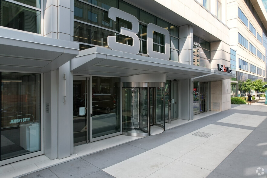 More Photos Of 30 Montgomery St, Jersey City Office For Lease