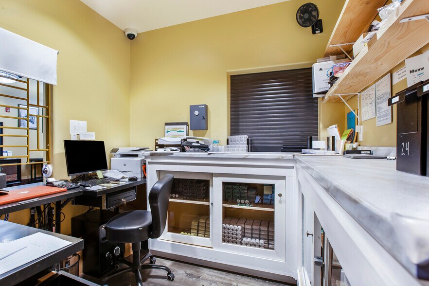 More Photos Of 11275 Folsom Blvd, Rancho Cordova Restaurant For Lease