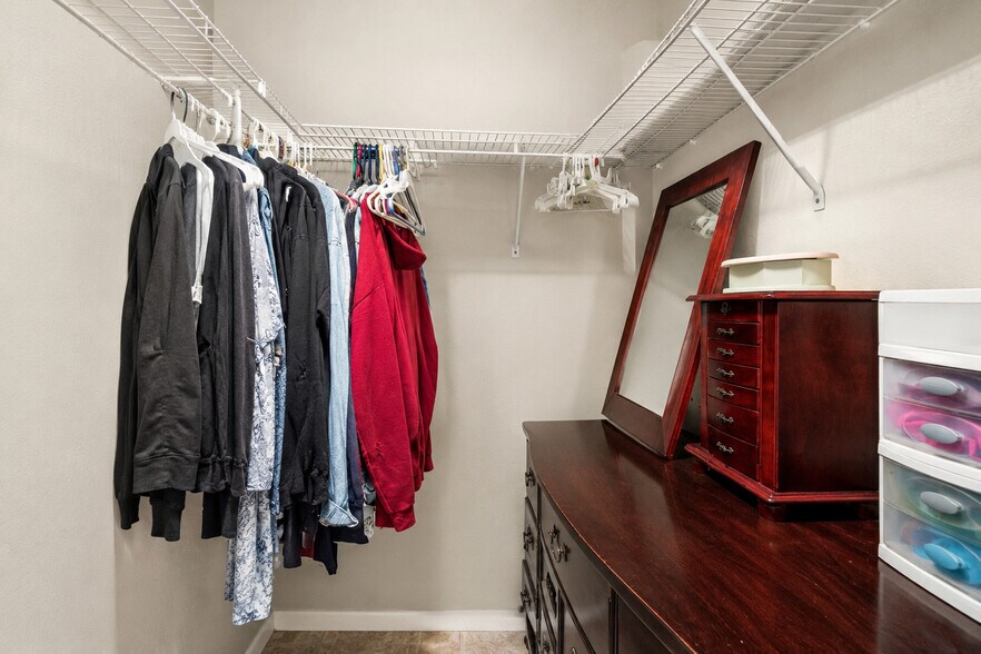 More Photos Of 3132 Bloomingdale Villas Ct, Brandon Apartments For Sale