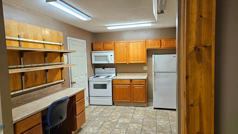 More Photos Of 212 Hobart Dr, Hillsboro Warehouse For Sale