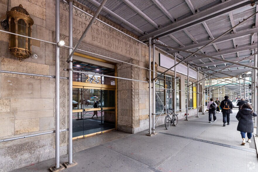 More Photos Of 225 Broadway, New York Office For Lease