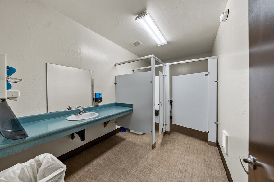 More Photos Of 209 N Pacific Hwy, Talent General Retail For Sale