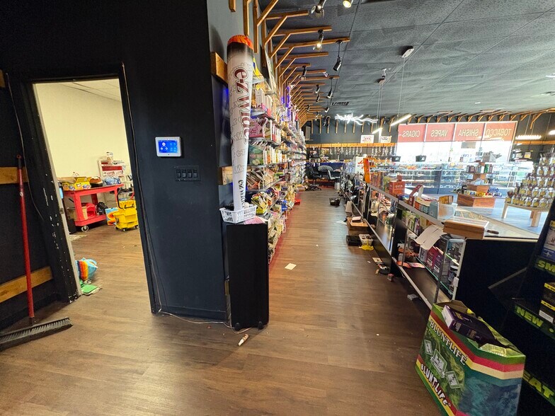 More Photos Of 3504 Paramount Dr, West Lafayette Storefront For Lease