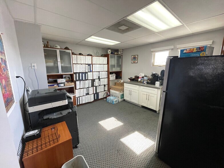 More Photos Of 7667 Vickers St, San Diego Warehouse For Sale