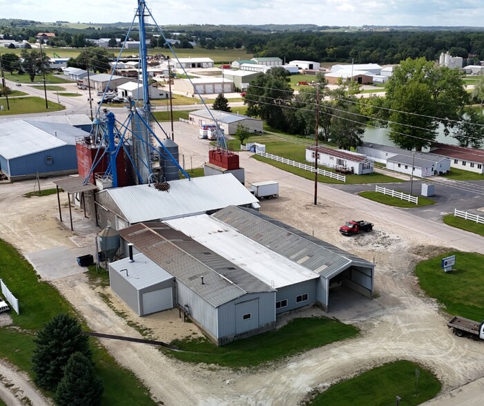 More Photos Of 130 E 11th St, Monticello Specialty For Sale