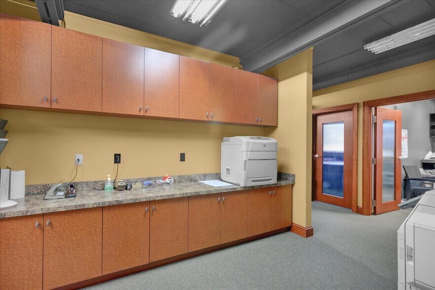 More Photos Of 426 Warren St, Reading Office For Sale