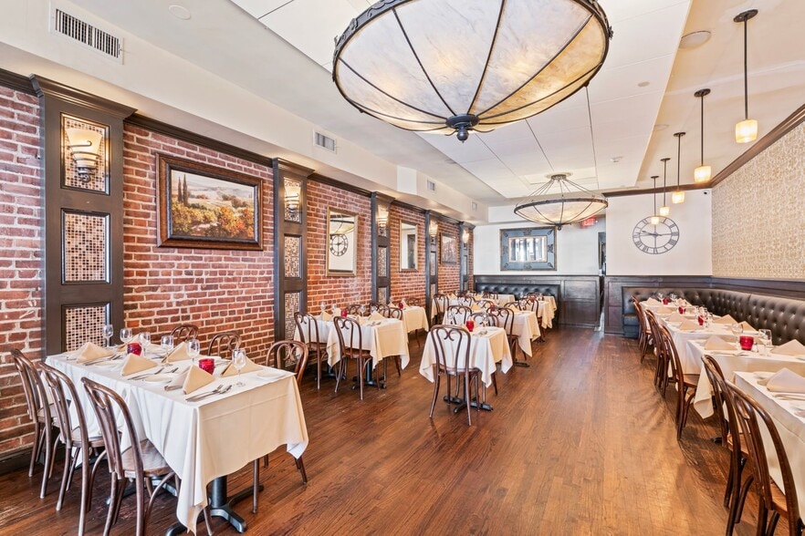 More Photos Of 400 New York Ave, Huntington Restaurant For Sale