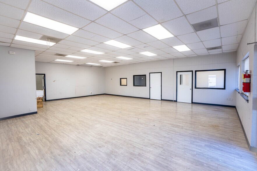More Photos Of 902-904 Cleveland St, Durham Flex For Lease
