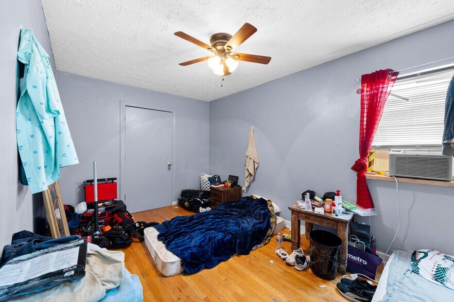 More Photos Of 4624 N Hubert Ave, Tampa Convenience Store For Sale