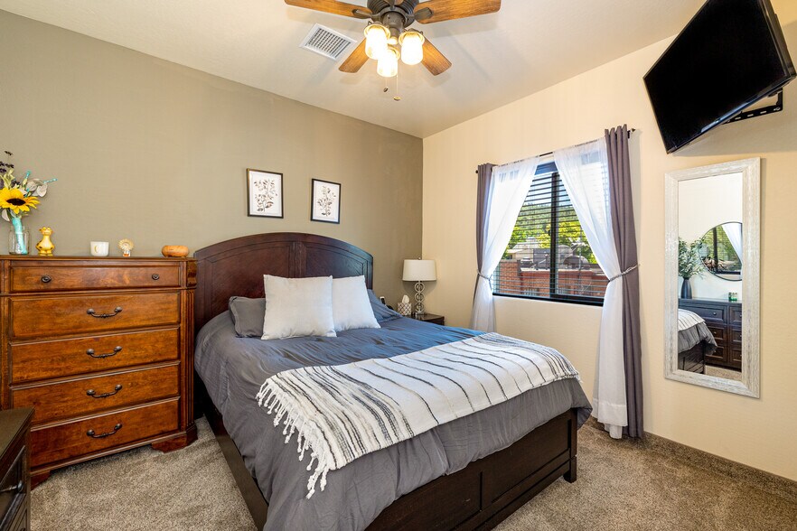 More Photos Of 116 S 1st St, Williams Office For Sale