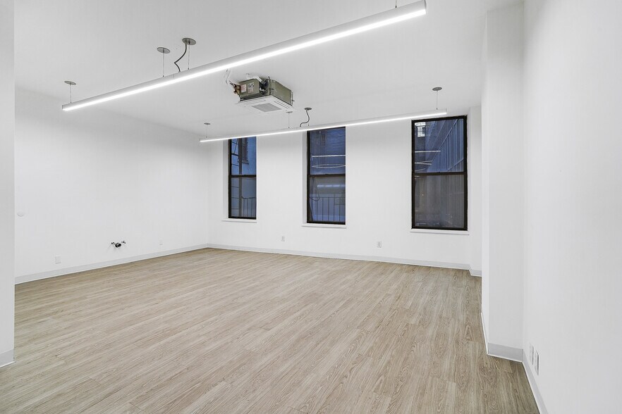 More Photos Of 24 Beaver St, New York Storefront Retail Office For Lease