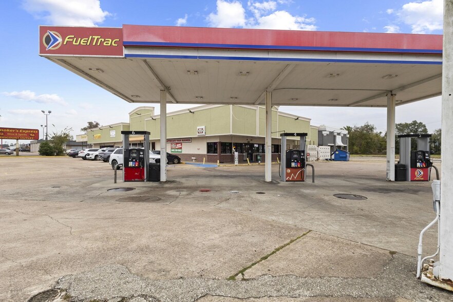 Primary Photo Of 1610 W Park Ave, Orange Service Station For Sale