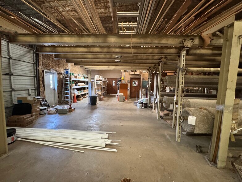 More Photos Of 1900 Crockett Rd, Palestine Storefront For Sale