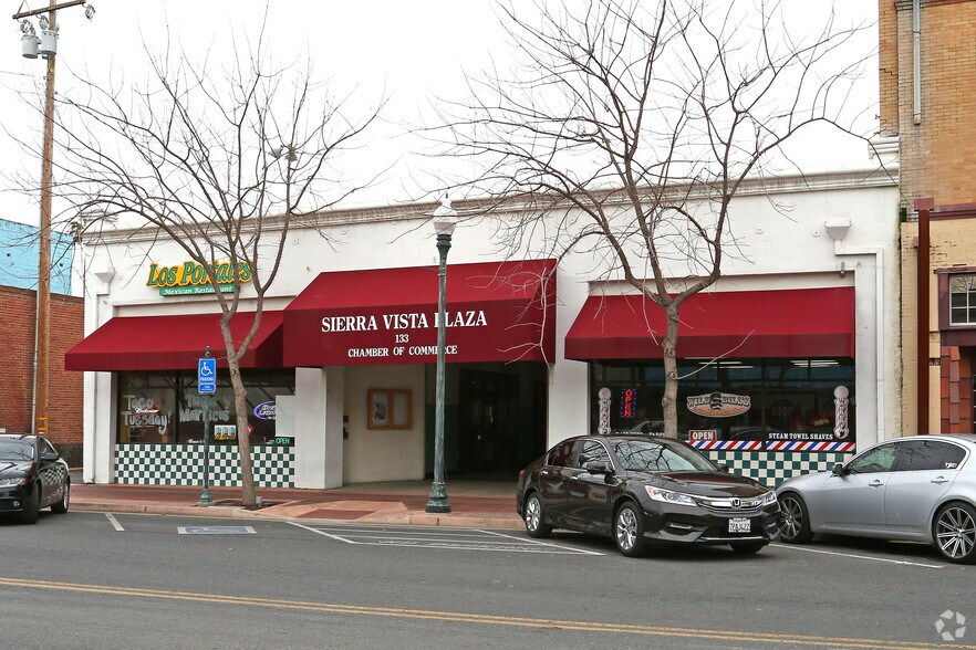 More Photos Of 133 W Honolulu St, Lindsay Storefront For Lease