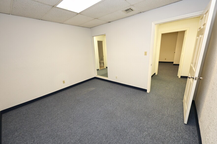 More Photos Of 6511 Stewart Rd, Galveston Office For Lease