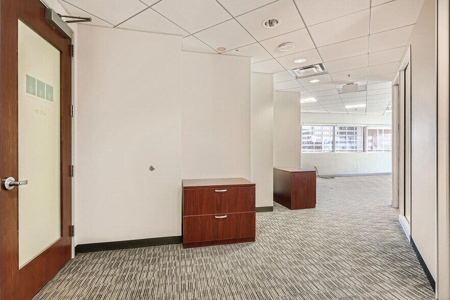 More Photos Of 1800 Glenarm Pl, Denver Office For Sale