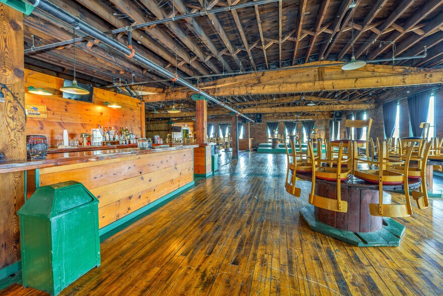 More Photos Of 923 N E St, Richmond Storefront For Sale