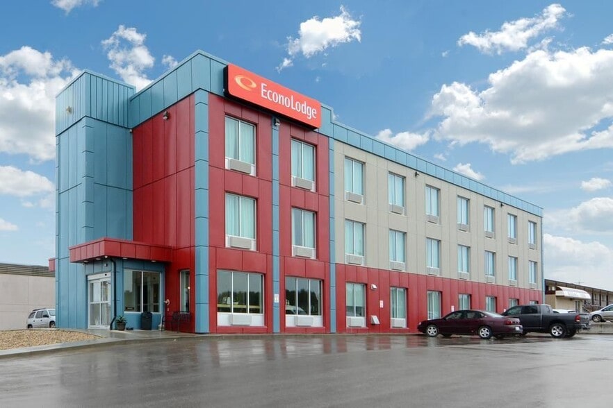 Primary Photo Of 104 Highway Ave, Fox Creek Hotel For Sale