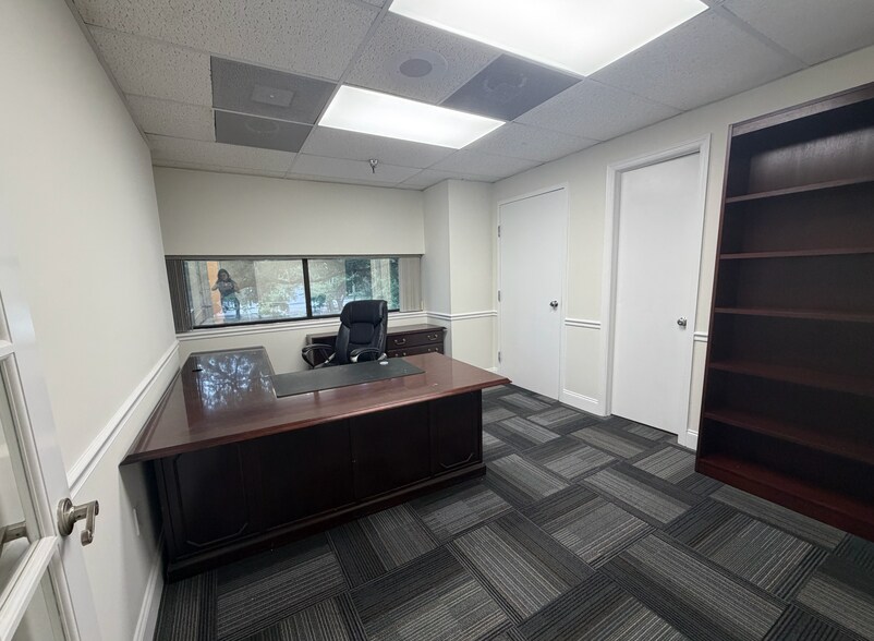 More Photos Of 108 Commerce St, Lake Mary Research And Development For Lease
