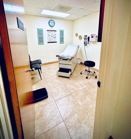 More Photos Of 6502-6564 E Carondelet Dr, Tucson Medical For Sale