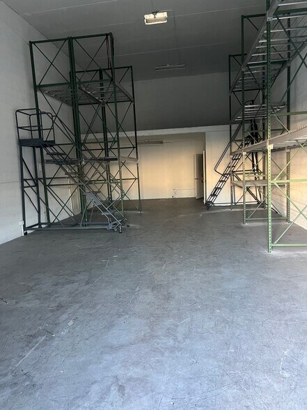 More Photos Of 1302-1314 NE 123rd St, Miami Warehouse For Lease