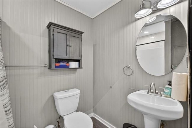 More Photos Of 3050 E Parkway St, Groves Showroom For Sale