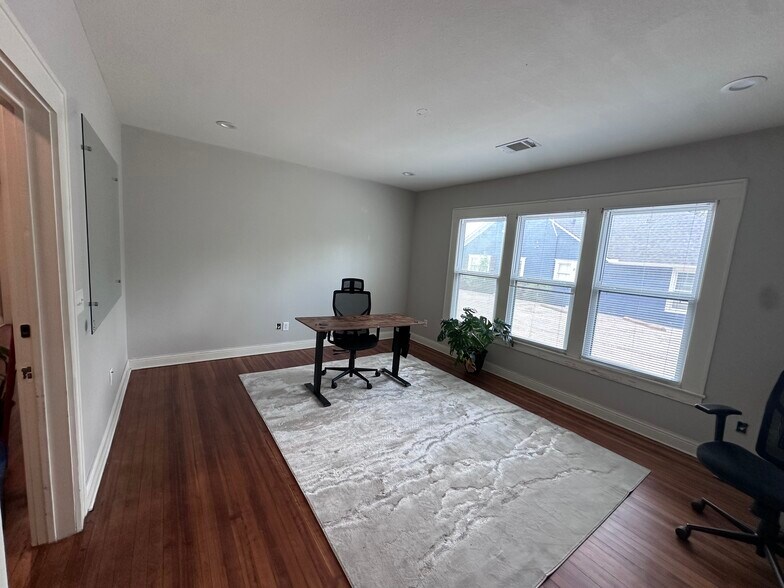 More Photos Of 517 Ferris Ave, Waxahachie Office For Lease