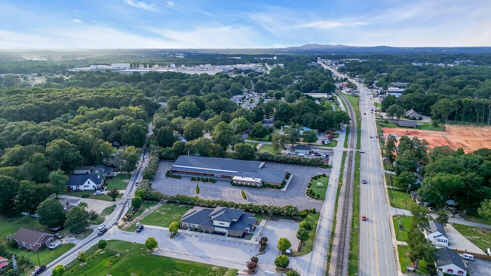 More Photos Of 313 N Main St, Simpsonville Freestanding For Sale