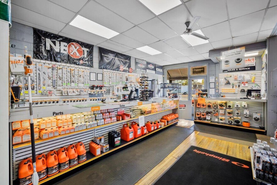 More Photos Of 9800 S Congress St, New Market Auto Repair For Sale