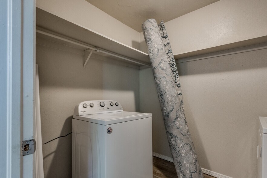 More Photos Of NW 10th St & N Classen Blvd, Oklahoma City Apartments For Sale