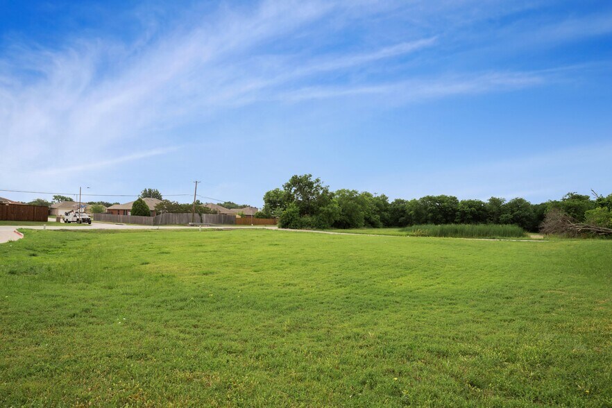 More Photos Of 1910 E Sublett Rd, Arlington Land For Lease