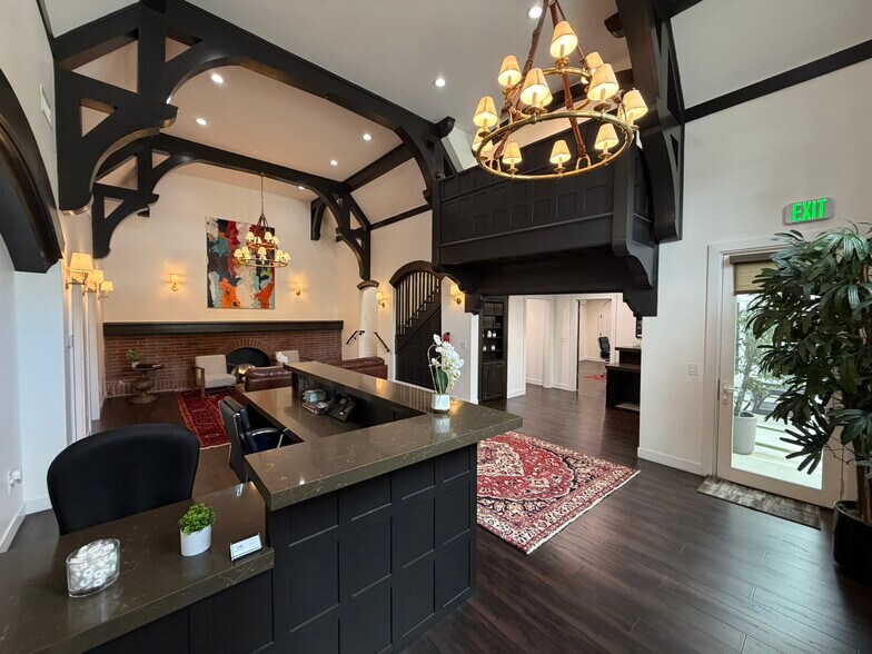 More Photos Of 390 E Walnut St, Pasadena Office For Sale