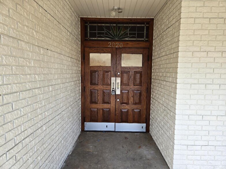 More Photos Of 2020 Country Club Ave NW, Huntsville Restaurant For Sale