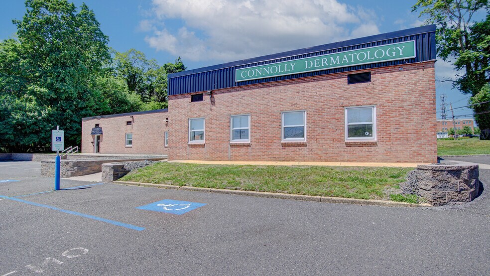 More Photos Of 2 Kings Hwy, Middletown Medical For Lease
