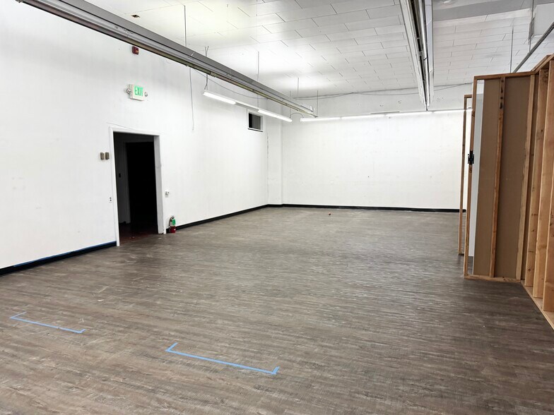 More Photos Of 3747 SE Hawthorne Blvd, Portland Storefront For Sale