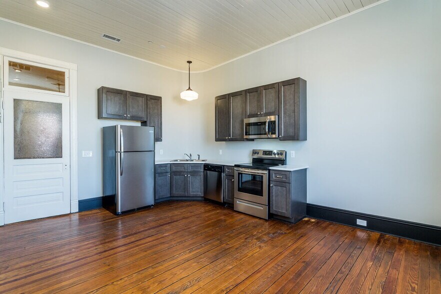 More Photos Of 201 Chatham St, Sanford Office Residential For Sale