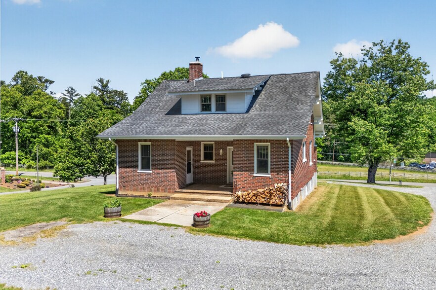 More Photos Of 132 Christiansburg Pike NE, Floyd Flex For Sale
