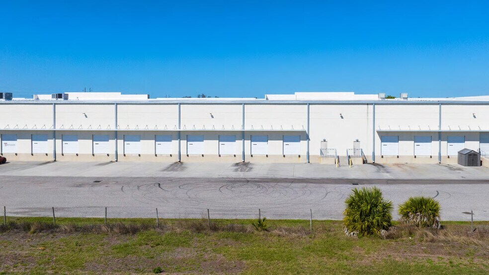 More Photos Of 351 30th St SE, Tampa Warehouse For Sale