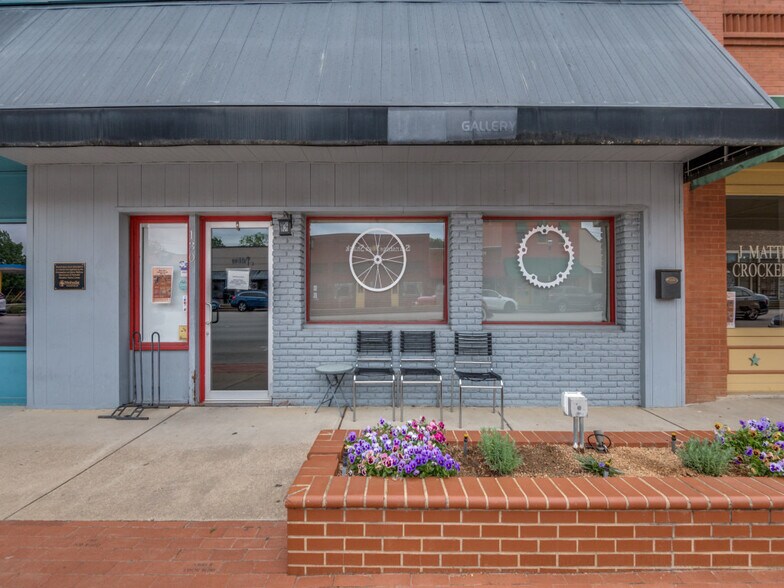 More Photos Of 130 N Main St, Mansfield Storefront Retail Office For Sale
