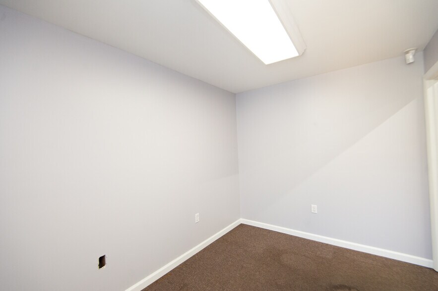 More Photos Of 2934 Ocean Gtwy, Cambridge Freestanding For Sale