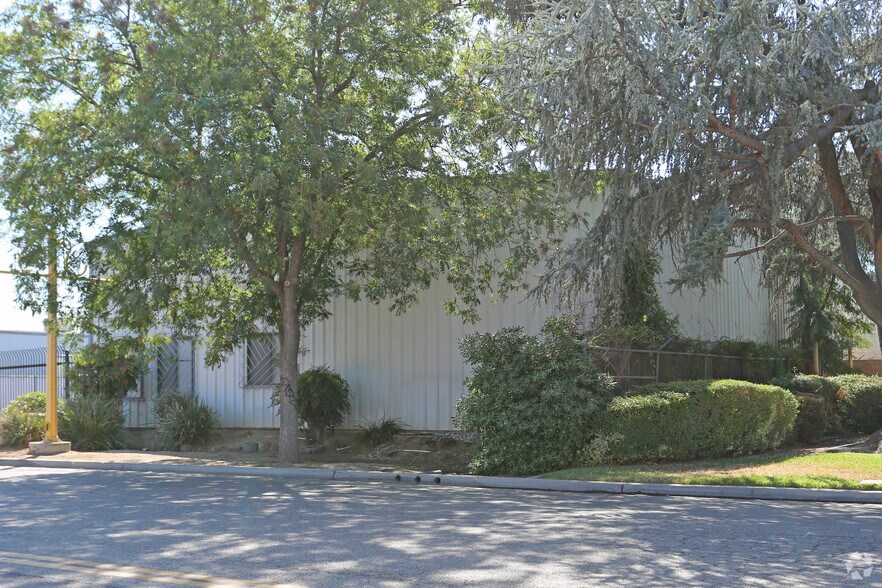 More Photos Of 5282 E Pine Ave, Fresno Warehouse For Lease